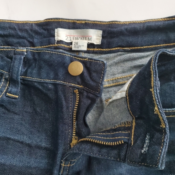 Forever 21 Dark Washed Distressed Denim Shorts, 28 - Picture 3 of 6